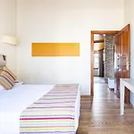 Mesmerizing Flat Near Hadrians Gate
